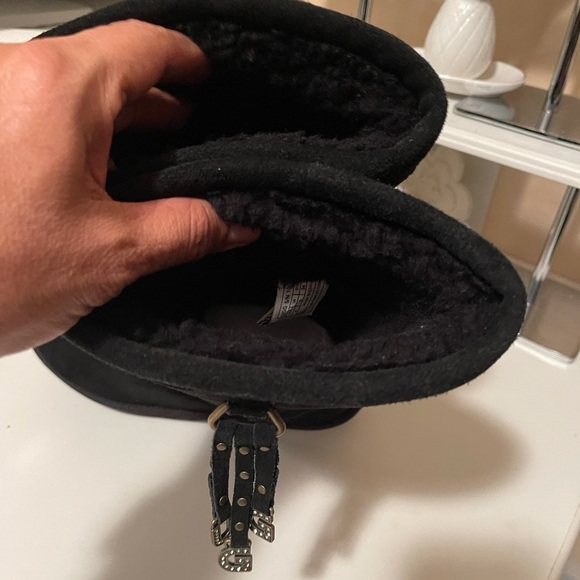 Ugg’s beautiful boots with very unique design - Picture 4 of 14